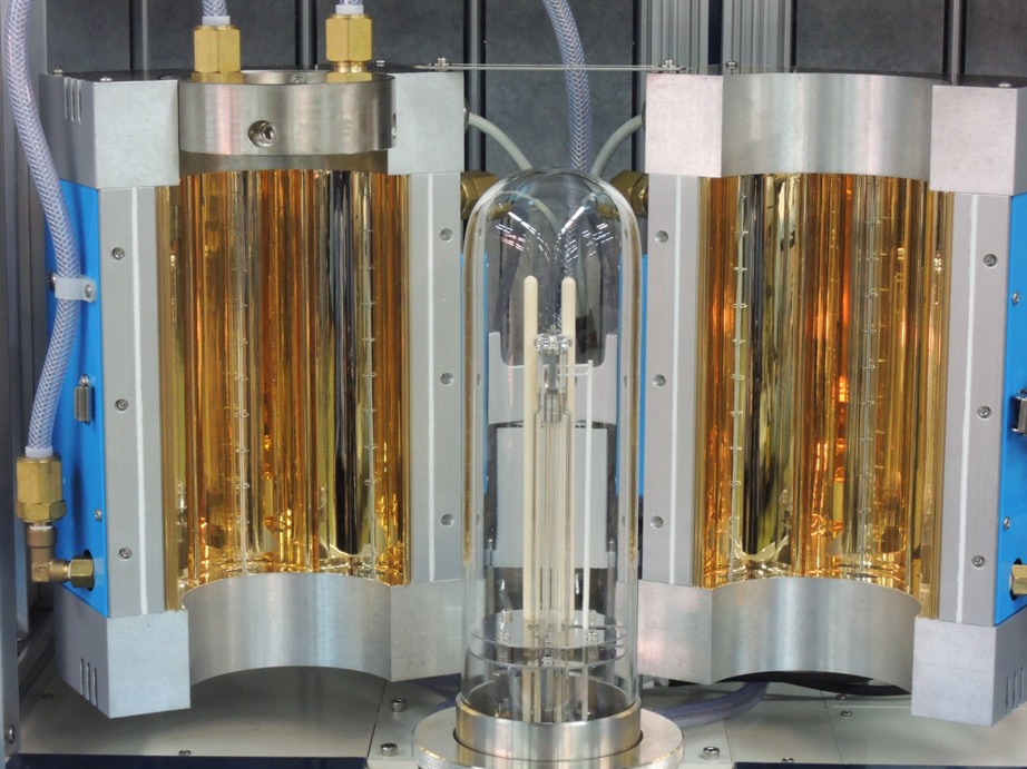 Simultaneous measurement of the Seebeck coefficient and electrical resistivity